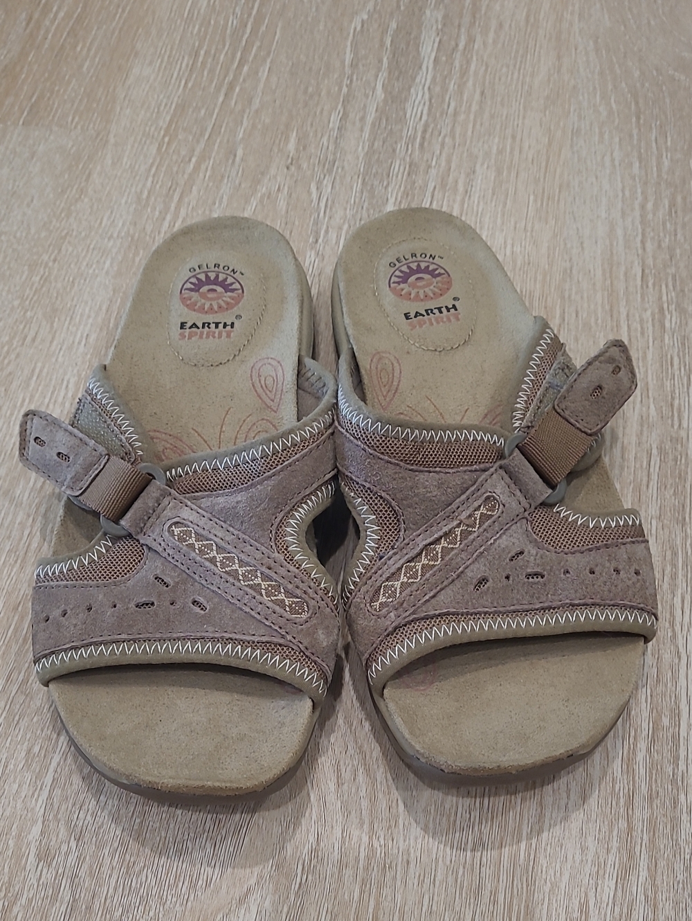 Earth Spirit Gelron 2000 Women's Taupe Suede Adjustable Comfort Sandals